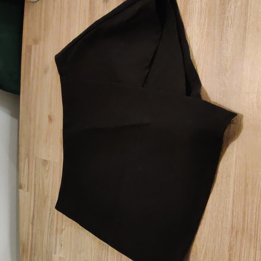 Short skort! Cute black skirt.